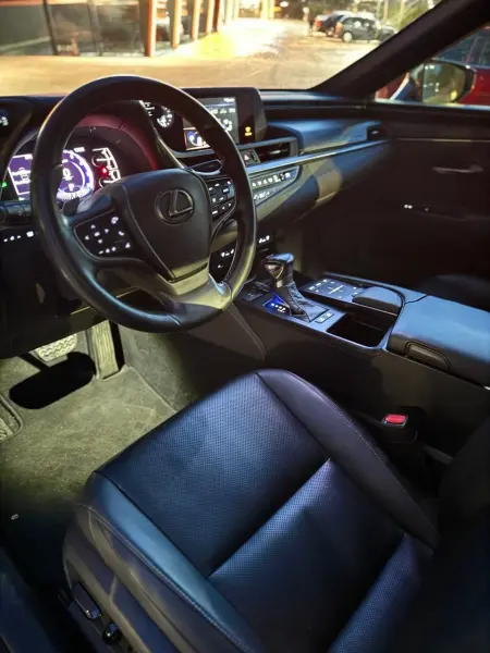 Lexus ES 2021 г. 69000 км