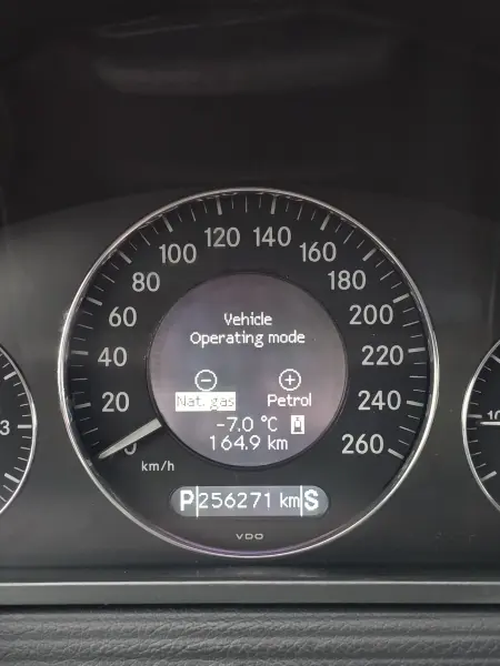 Mercedes-Benz E-Class 2004 г. 256000 км