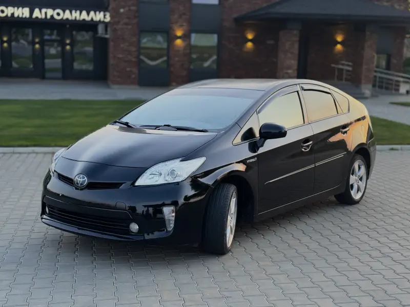 Toyota Prius 2012 г. 1 км
