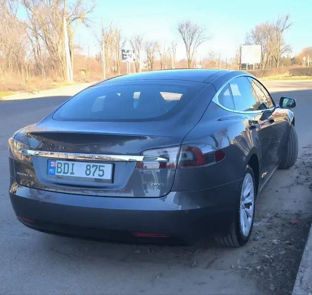 TESLA S 2017 г. 118000 км