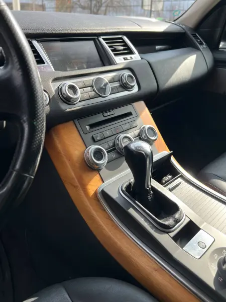 Land Rover Range Rover Sport 2011 г. 187000 км