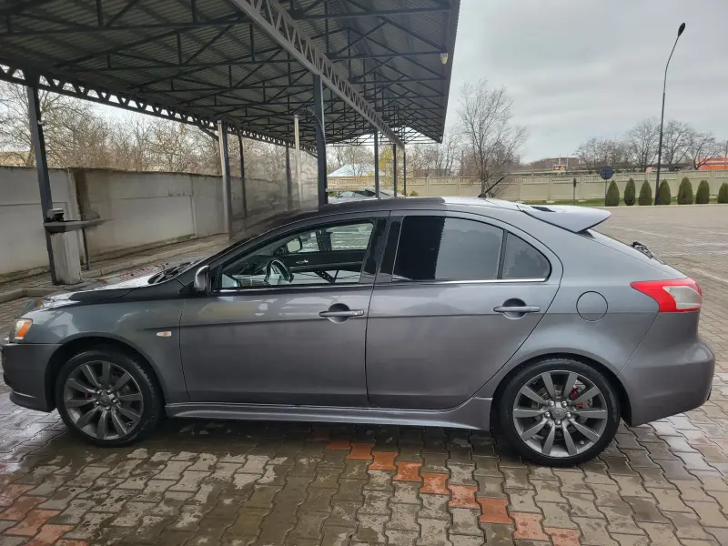 Mitsubishi Lancer 2009 г. 268000 км