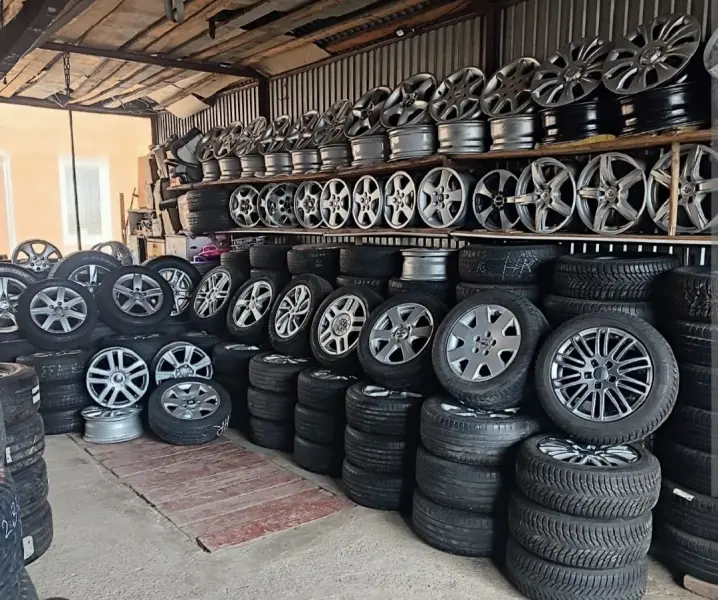 Есть Ассортимент дисков и шин недорого.