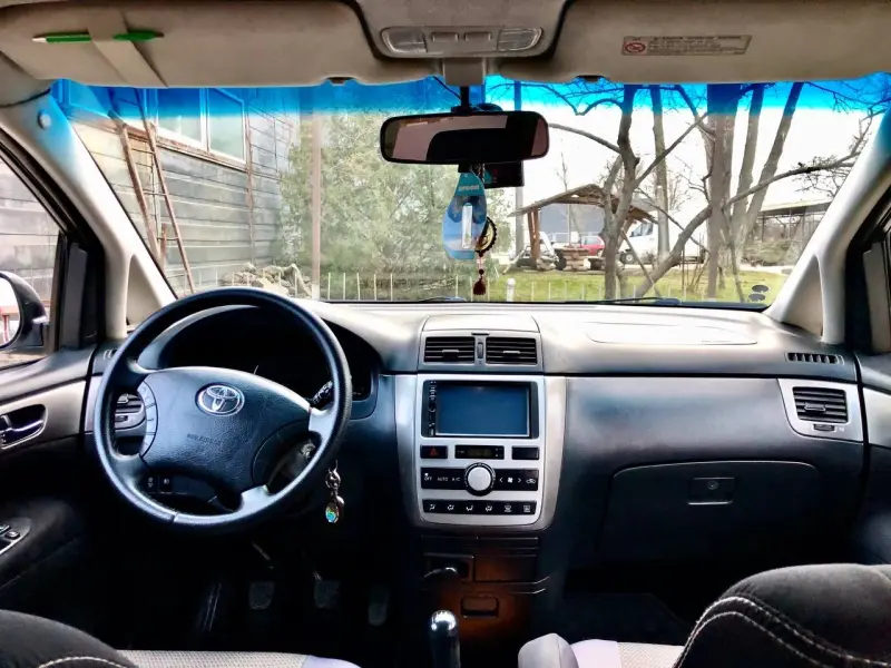 Toyota Avensis Verso 2004 г. 255000 км