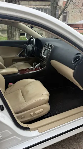 Lexus IS 2008 г. 150000 км