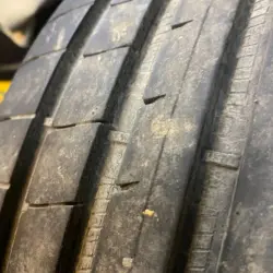 Продам пару шин Goodyear
