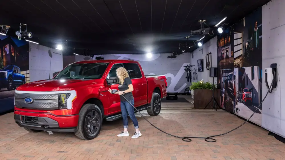 Ford замедлит выпуск новых электрокаров в пользу гибридов.